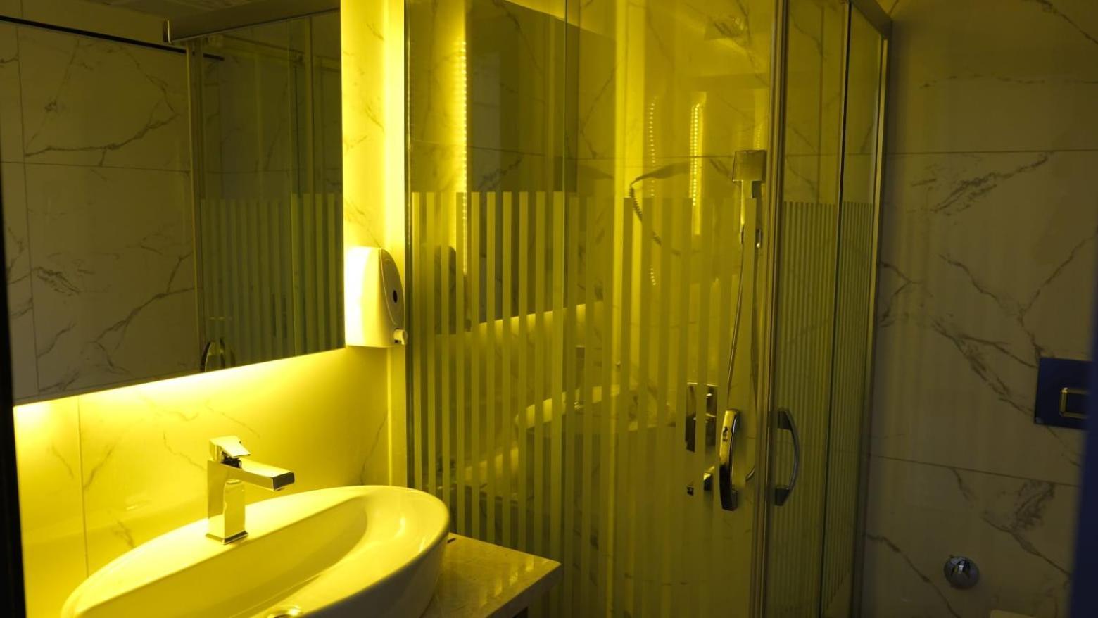 Talles City Hotel Izmir Exteriör bild