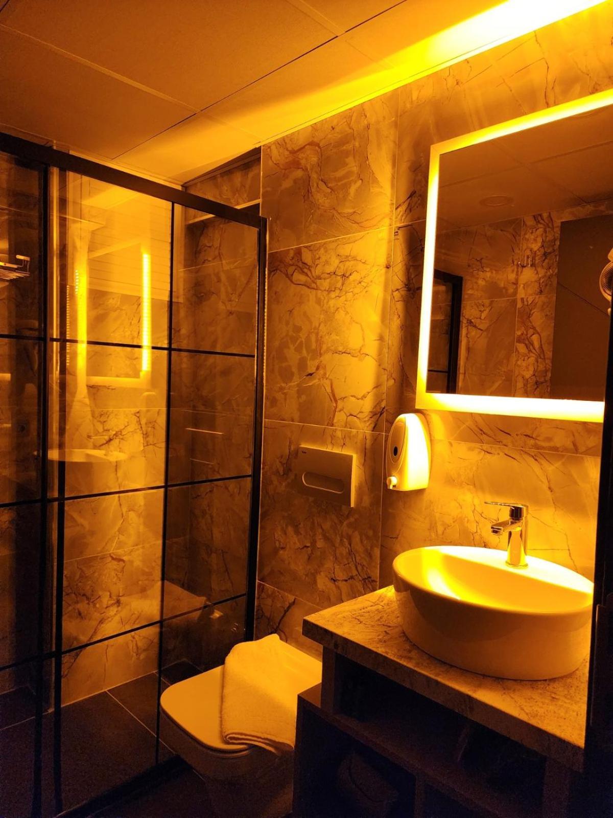 Talles City Hotel Izmir Exteriör bild